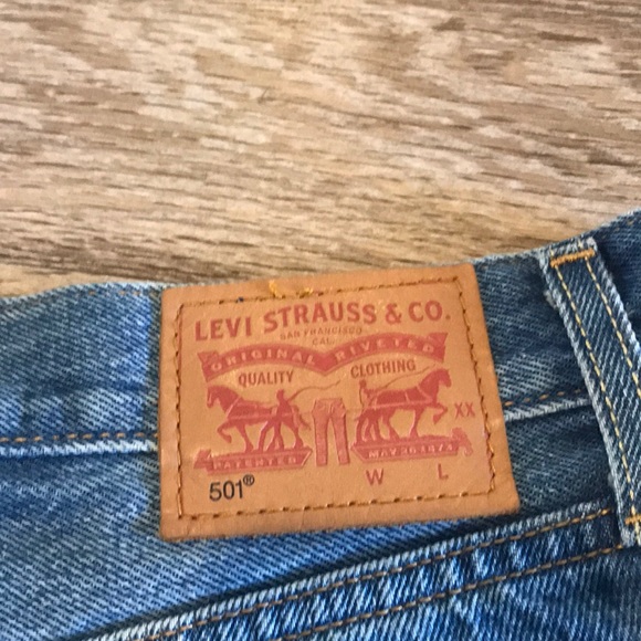 LEVIS SHORTS!!!!! - Picture 3 of 5